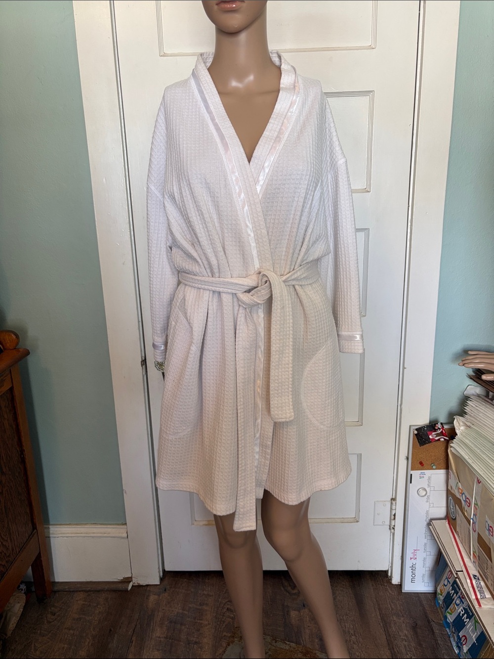 Jaclyn Intimates Women’s White Waffle Robe with Satin Trim Size XL